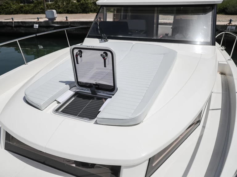 Greenline Yachts Greenline 39 te huur van particulier of professional in Biograd na Moru