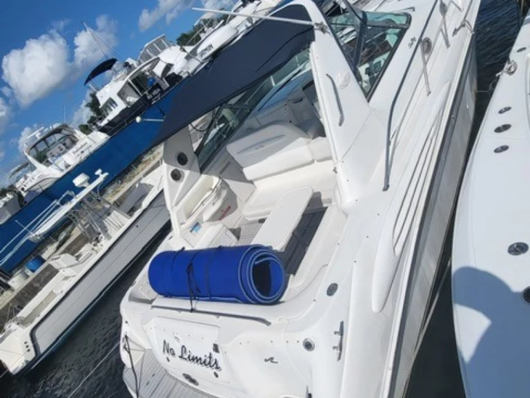 Huur een Sea Ray Sea Ray 410 Express Cruiser in Miami