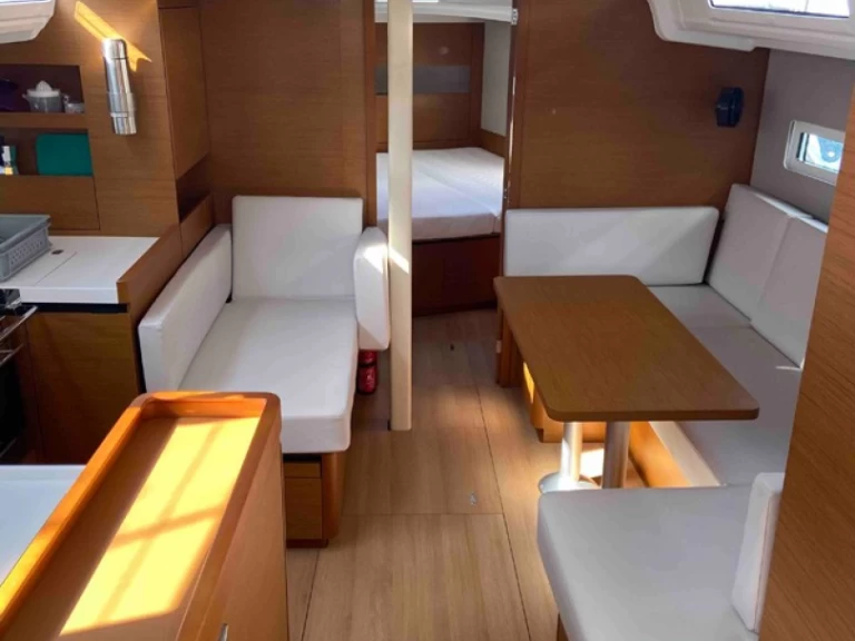 Huur een Jeanneau Sun Odyssey 410 in Castellammare di Stabia