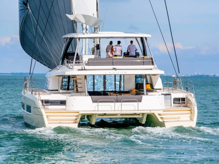 Bootverhuur Lagoon Lagoon Sixty 5 in Álimos via SamBoat