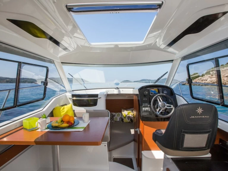 Verhuur Motorboot Jeanneau met vaarbewijs