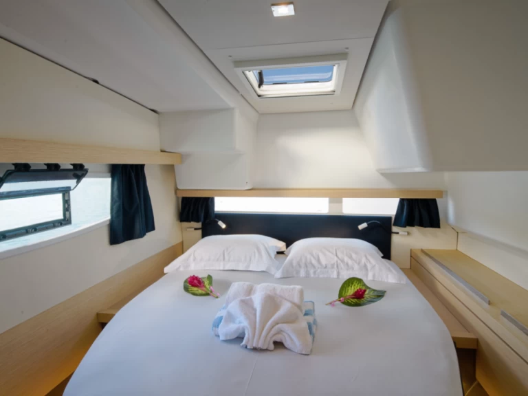 Huur Catamaran met of zonder schipper Fountaine Pajot in Raiatea