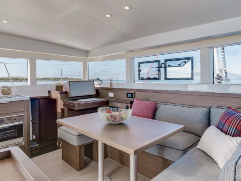 Bootverhuur Raiatea goedkoop Lagoon 40