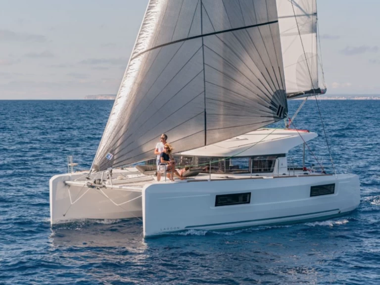Verhuur Catamaran Lagoon met vaarbewijs