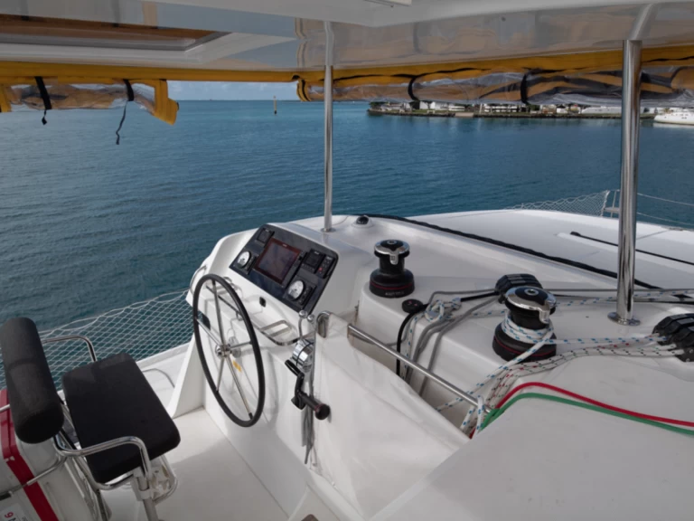 Bootverhuur Lagoon Lagoon 42 in Raiatea via SamBoat