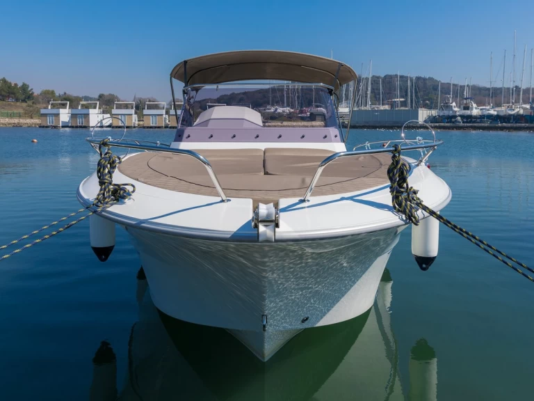Motorboot te huur in Pula voor de beste prijs