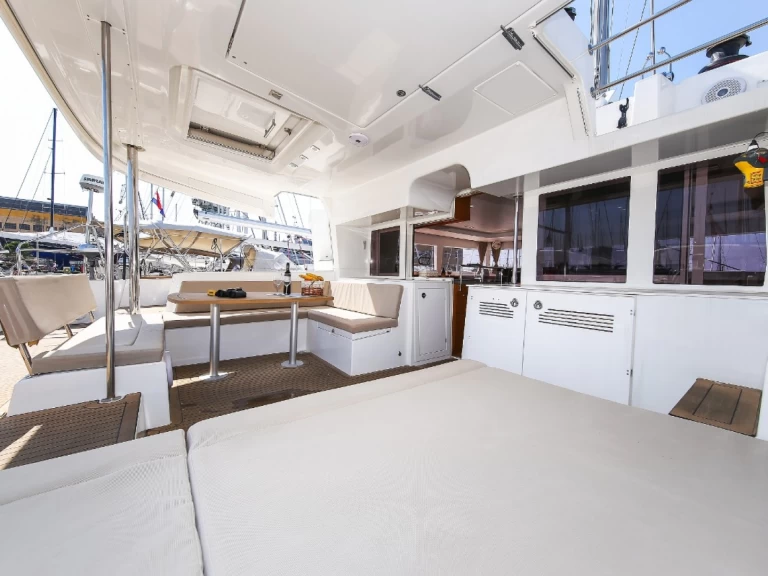 Bootverhuur Trogir goedkoop Lagoon 450 F