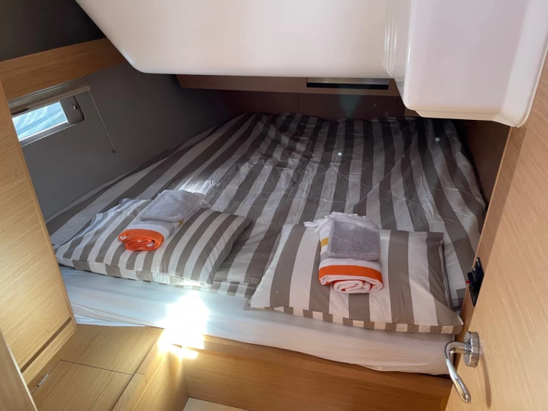 Huur een Dufour Dufour 430 in Port-Camargue