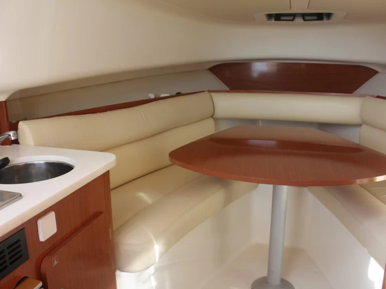 Verhuur Motorboot Jeanneau met vaarbewijs