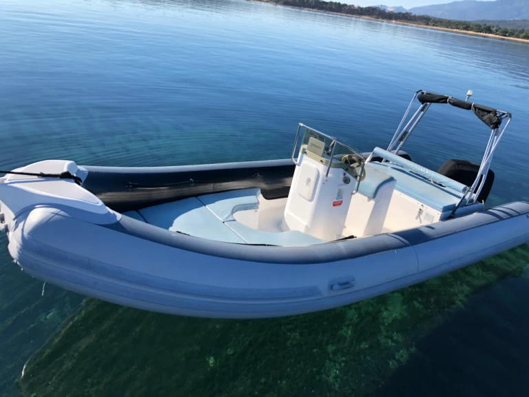 Huur een Master Master 660 OPEN in Porto-Vecchio