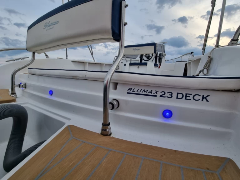 Huur een tancredi Bluemax 23 Deck in Zaton