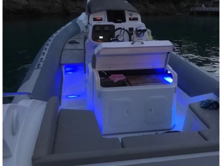 RIB te huur in Bormes-les-Mimosas voor de beste prijs