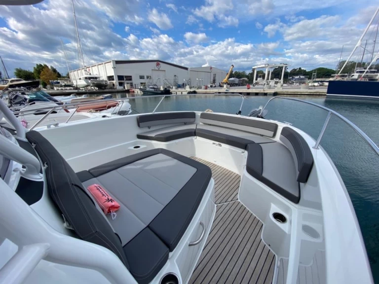 Huur Motorboot met of zonder schipper Jeanneau in Cogolin
