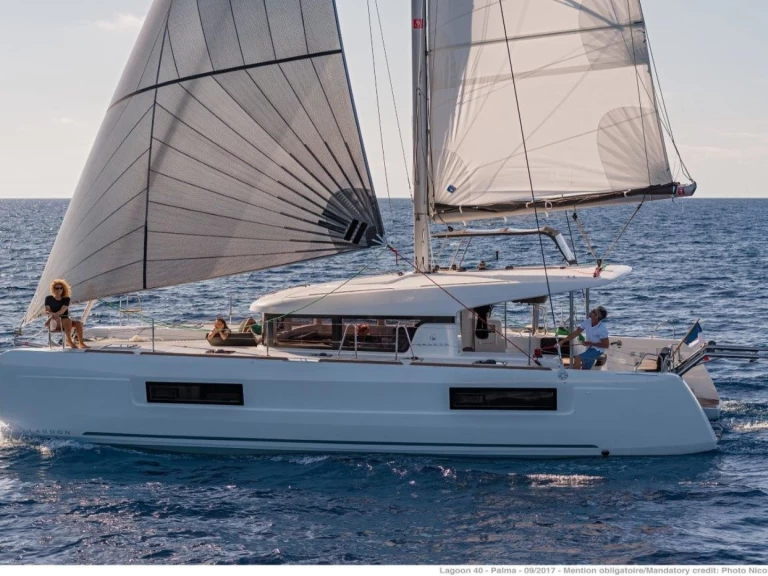 Verhuur Catamaran Lagoon met vaarbewijs