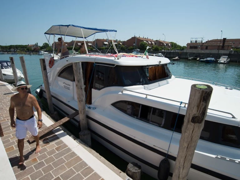 Verhuur Woonboot Houseboat Holidays Italia met vaarbewijs
