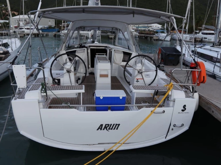 Huur een Bénéteau Oceanis 38.1 in Road Town