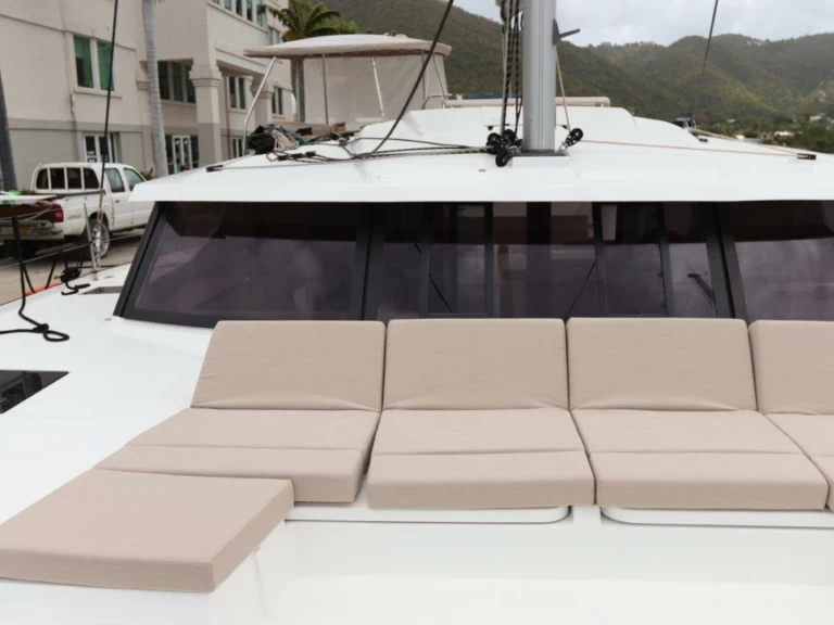 Bootverhuur Road Town goedkoop Astrea 42