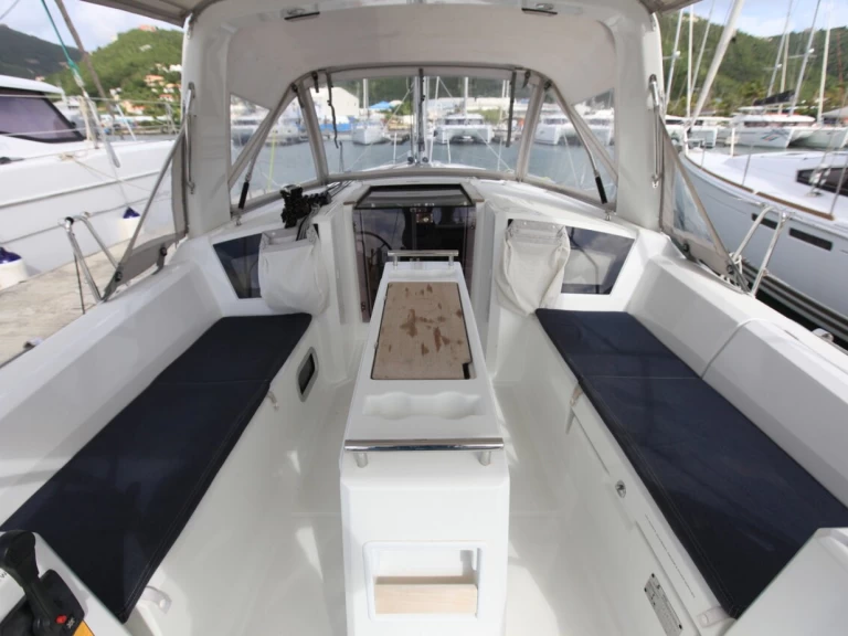 Huur een Bénéteau Oceanis 35.1 in Road Town