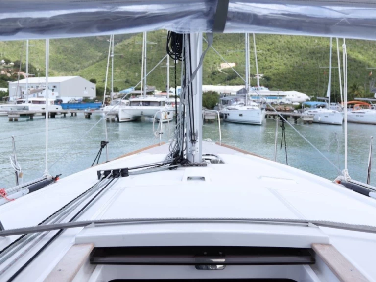 Huur een Bénéteau Oceanis 38.1 in Road Town