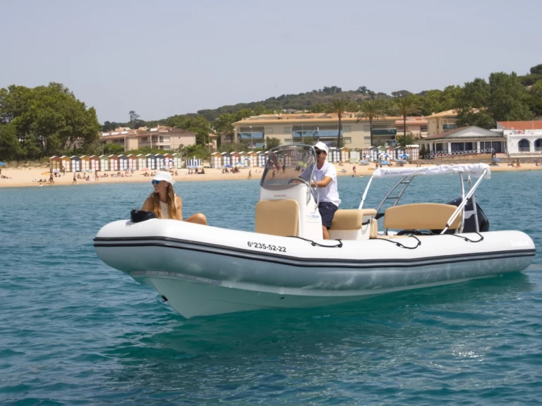 Bootverhuur Platja d'Aro goedkoop Sunrider 700