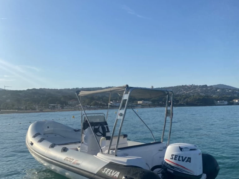 Huur een Selva Selva D600 S Line in Les Issambres