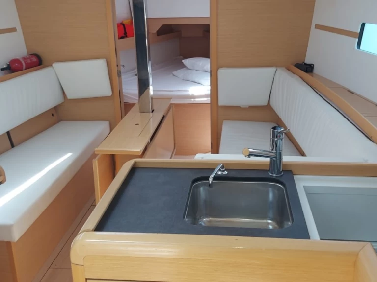 Bootverhuur Furnari goedkoop Jeanneau Sun Odissey 349