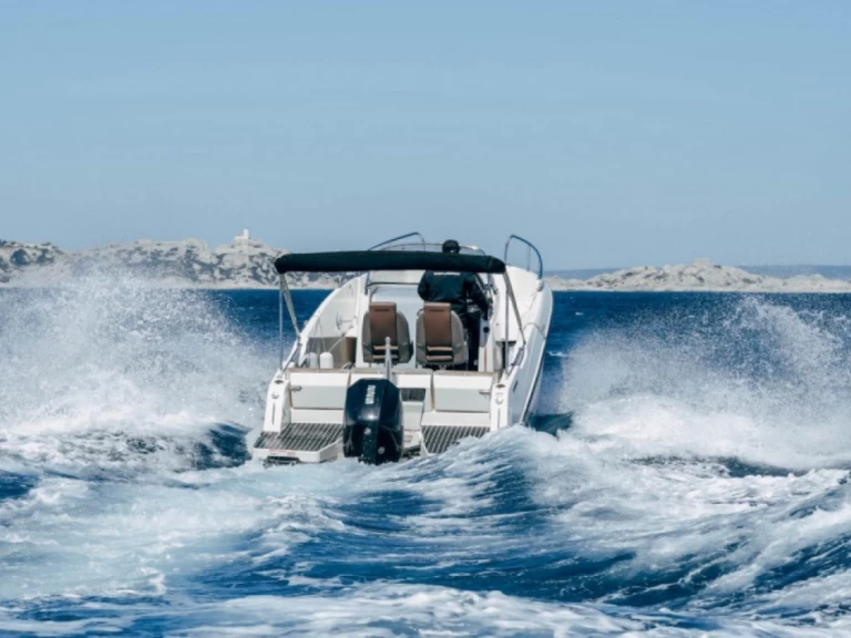 Huur een Quicksilver Activ 755 Open in Marseille