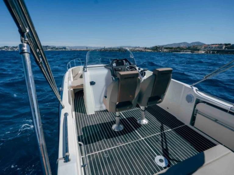 Bootverhuur Marseille goedkoop Activ 755 Open