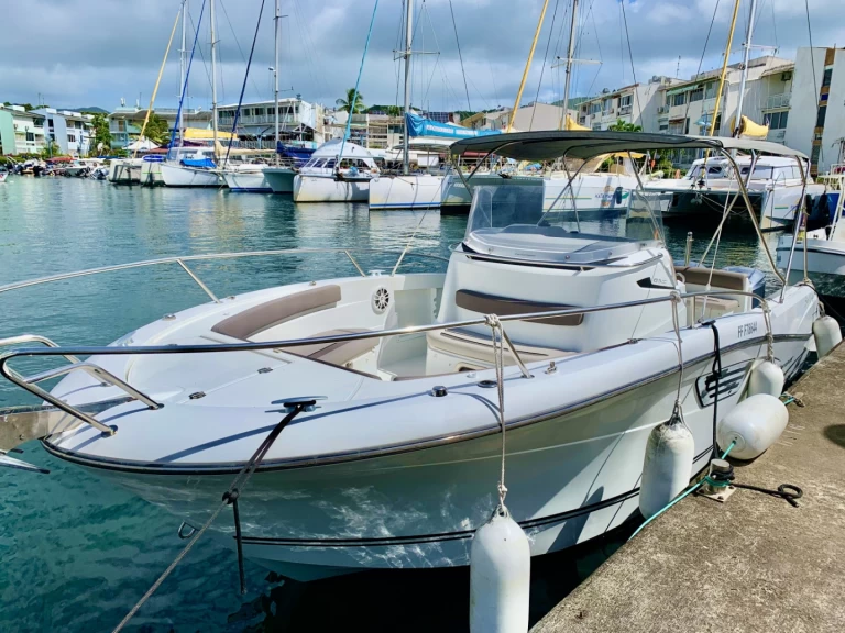 Jachthuur in Les Trois-Îlets - Jeanneau Cap Camarat 8.5 CC via SamBoat