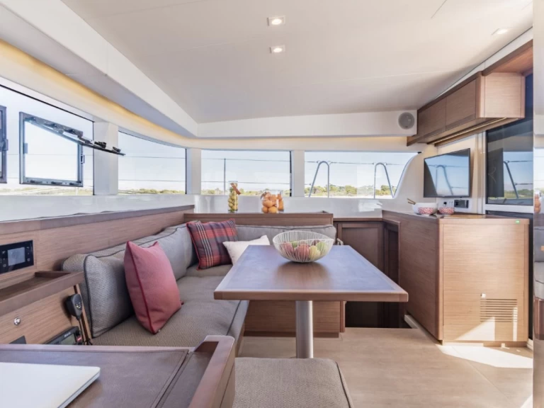 Verhuur Catamaran Lagoon met vaarbewijs