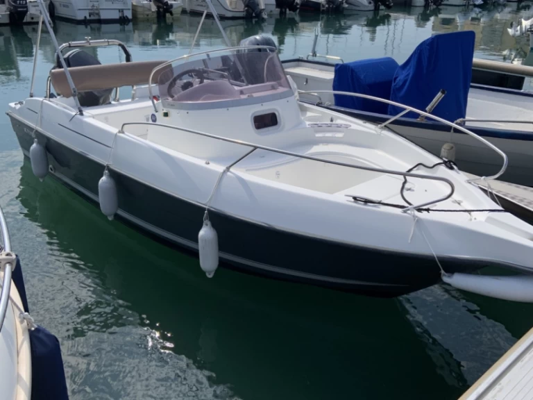 Bootverhuur B2 Marine Cap Ferret 552 Open in Frontignan via SamBoat