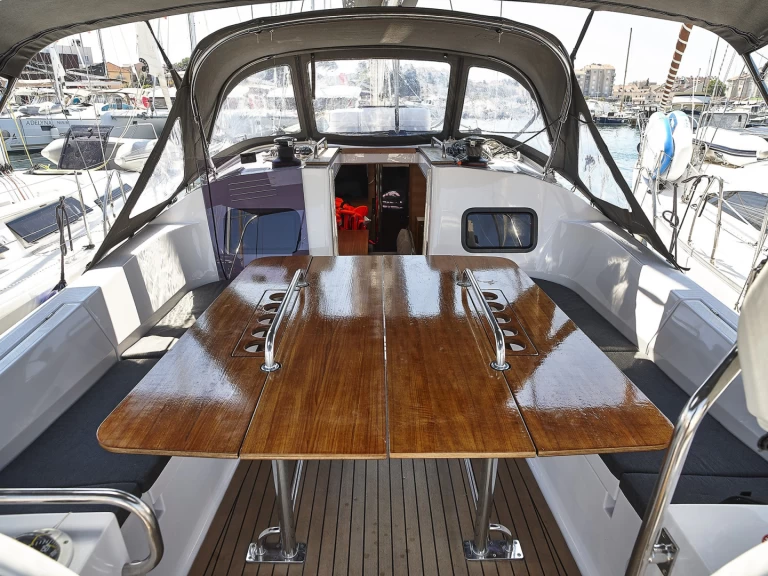 Huur een Elan Impression 45.1 in Biograd na Moru