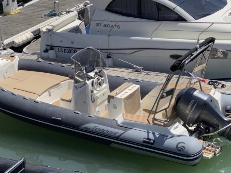 Bootverhuur Royan goedkoop Capelli 700 Sun