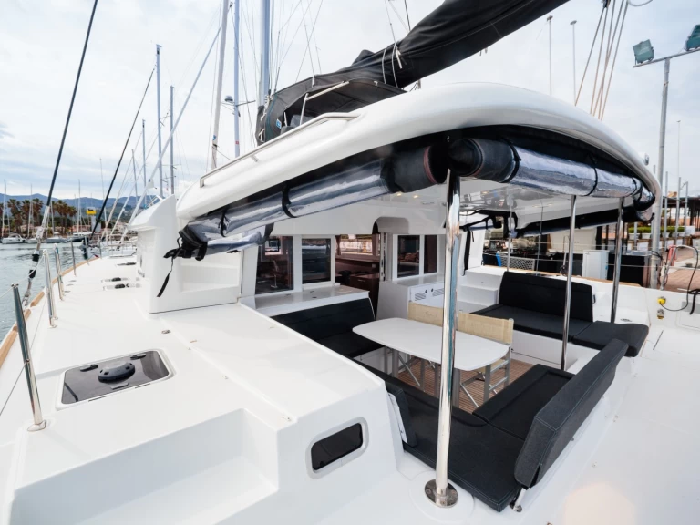 Verhuur Catamaran in Olbia - Lagoon Lagoon 450 F