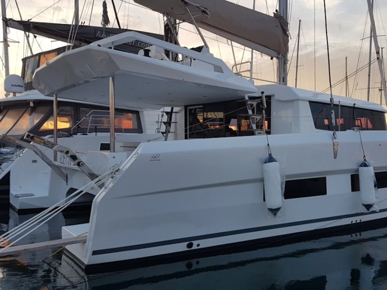 Huur een Dufour Dufour Catamarans 48 Sail in Álimos