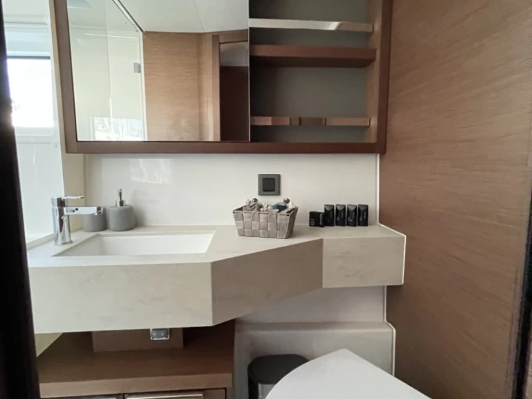 Huur een Lagoon Lagoon 46 in Néa Péramos