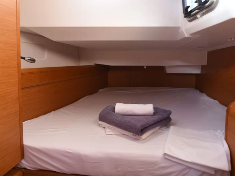 Jeanneau Sun Odyssey 419 te huur van particulier of professional in Loutráki