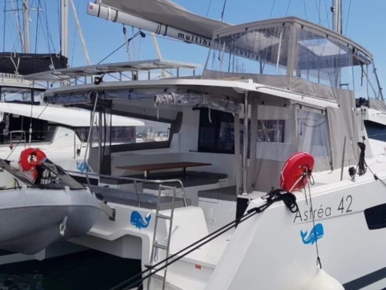 Verhuur Catamaran in Lávrio - Fountaine Pajot Astrea 42