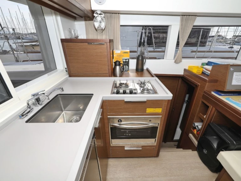 Verhuur Catamaran Lagoon met vaarbewijs