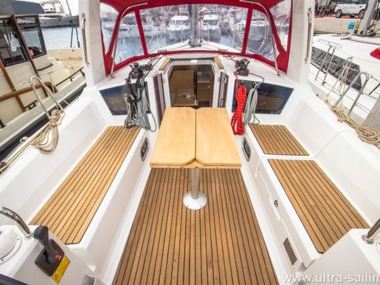 Bootverhuur Bénéteau Oceanis 35 in Split via SamBoat