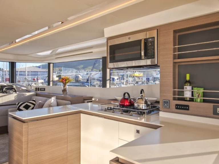 Verhuur Catamaran Lagoon met vaarbewijs