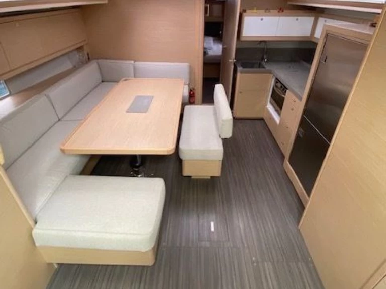 Huur een Dufour Dufour 470 in Marseille