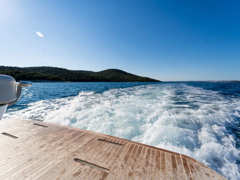 Bénéteau Gran Turismo 41 te huur van particulier of professional in Šibenik