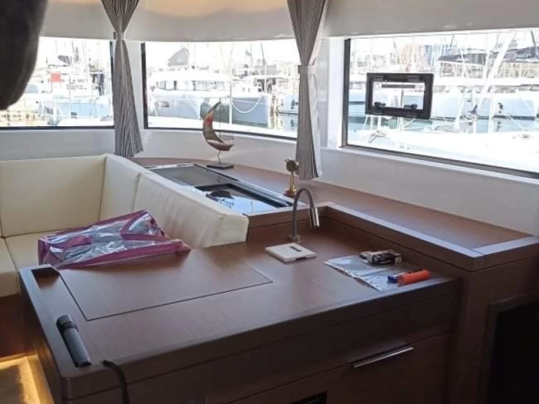 Bootverhuur Lagoon Lagoon 50 in Álimos via SamBoat