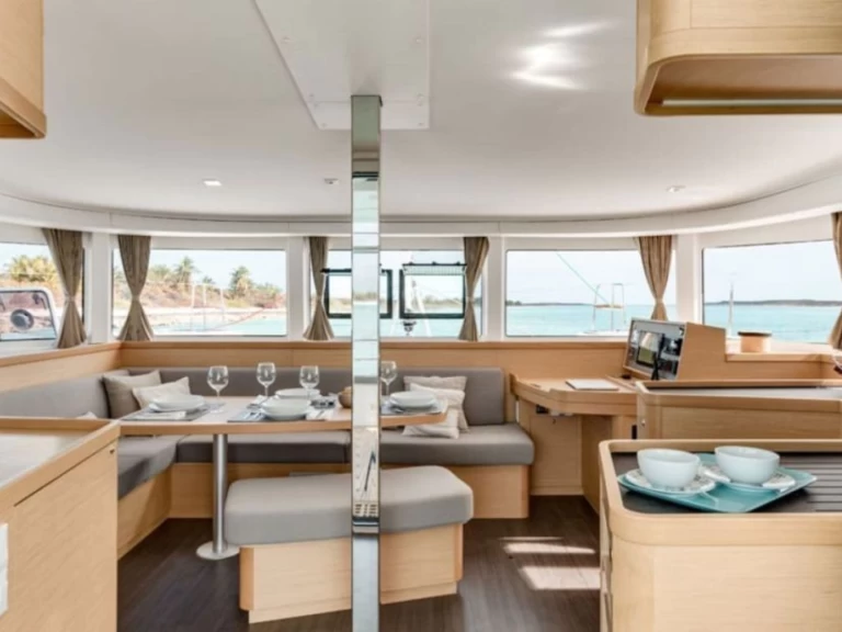 Verhuur Catamaran Lagoon met vaarbewijs