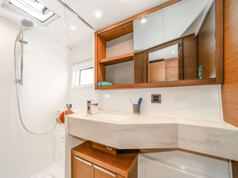 Verhuur Catamaran Lagoon met vaarbewijs