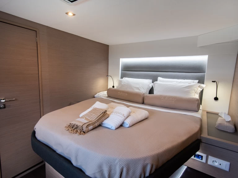 Verhuur Catamaran Fountaine Pajot met vaarbewijs