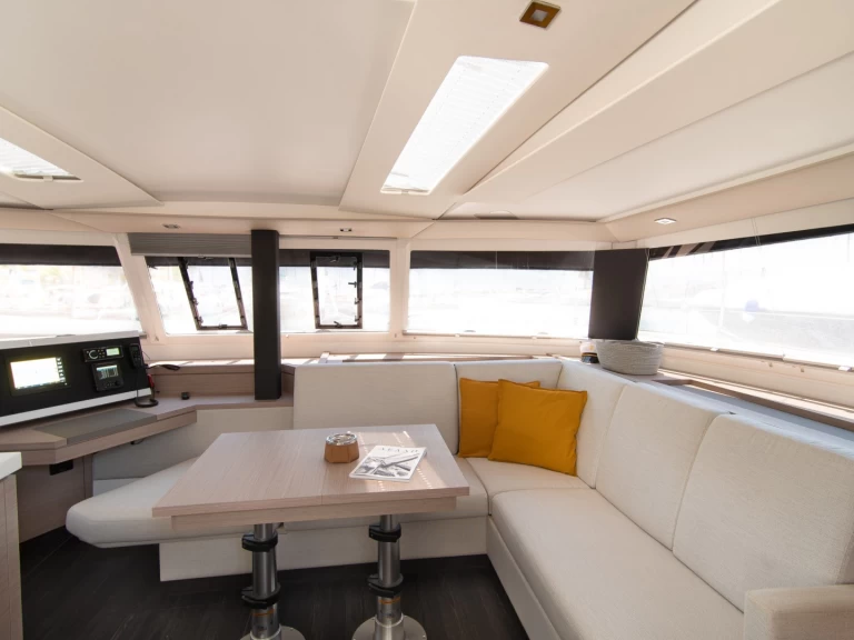 Huur Catamaran met of zonder schipper Fountaine Pajot in Adámas