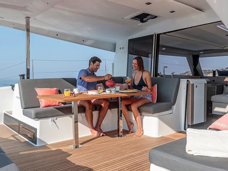 Fountaine Pajot Isla 40 te huur van particulier of professional in Paros (Eiland)
