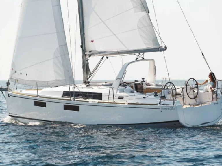 Bootverhuur Toulon goedkoop OCEANIS 35.1 MALILU